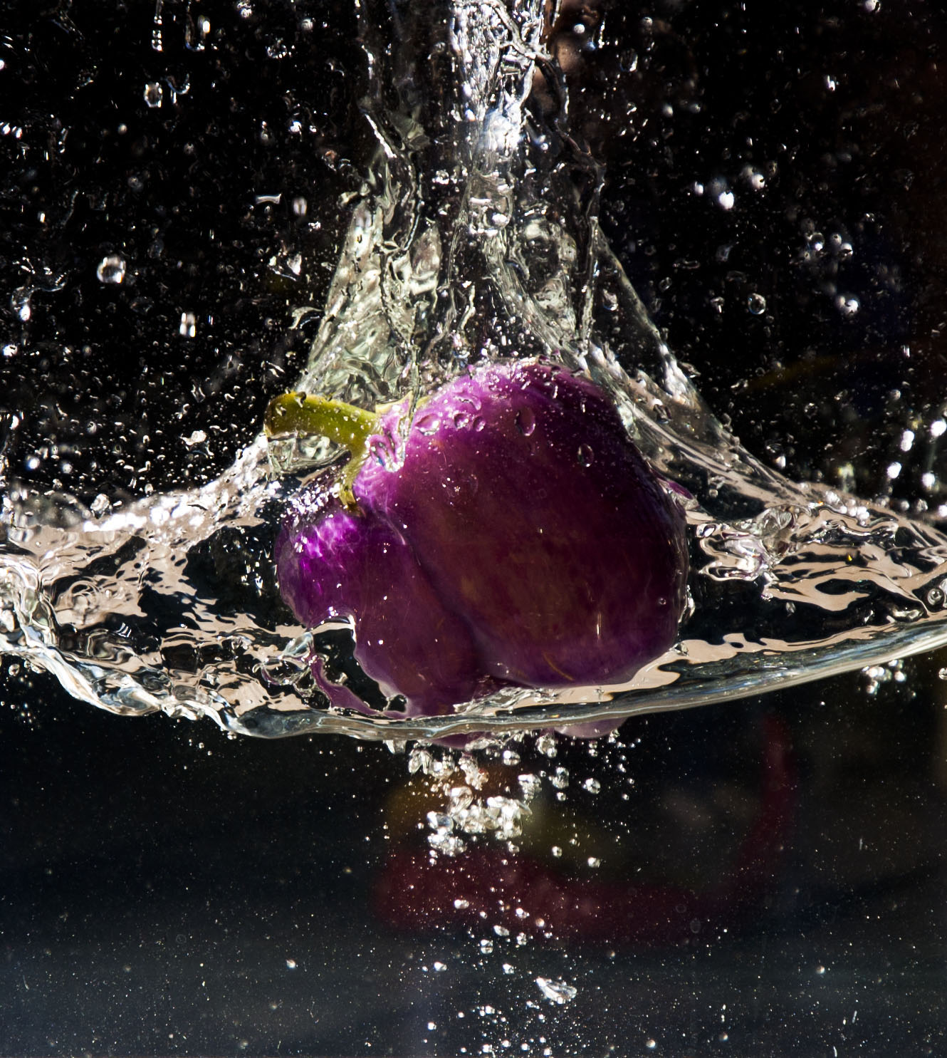 Bell pepper splashing in water